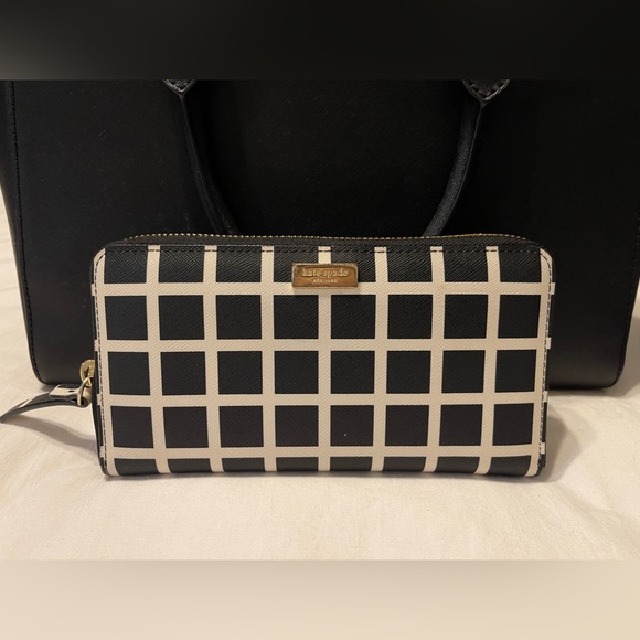Kate Spade Wallet - Picture 1 of 2